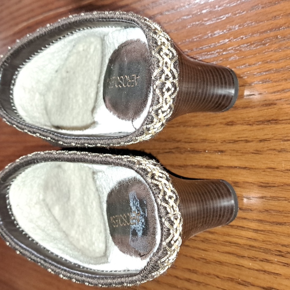 Size 9B Aerosoles dark brown suede clogs - Picture 3 of 8